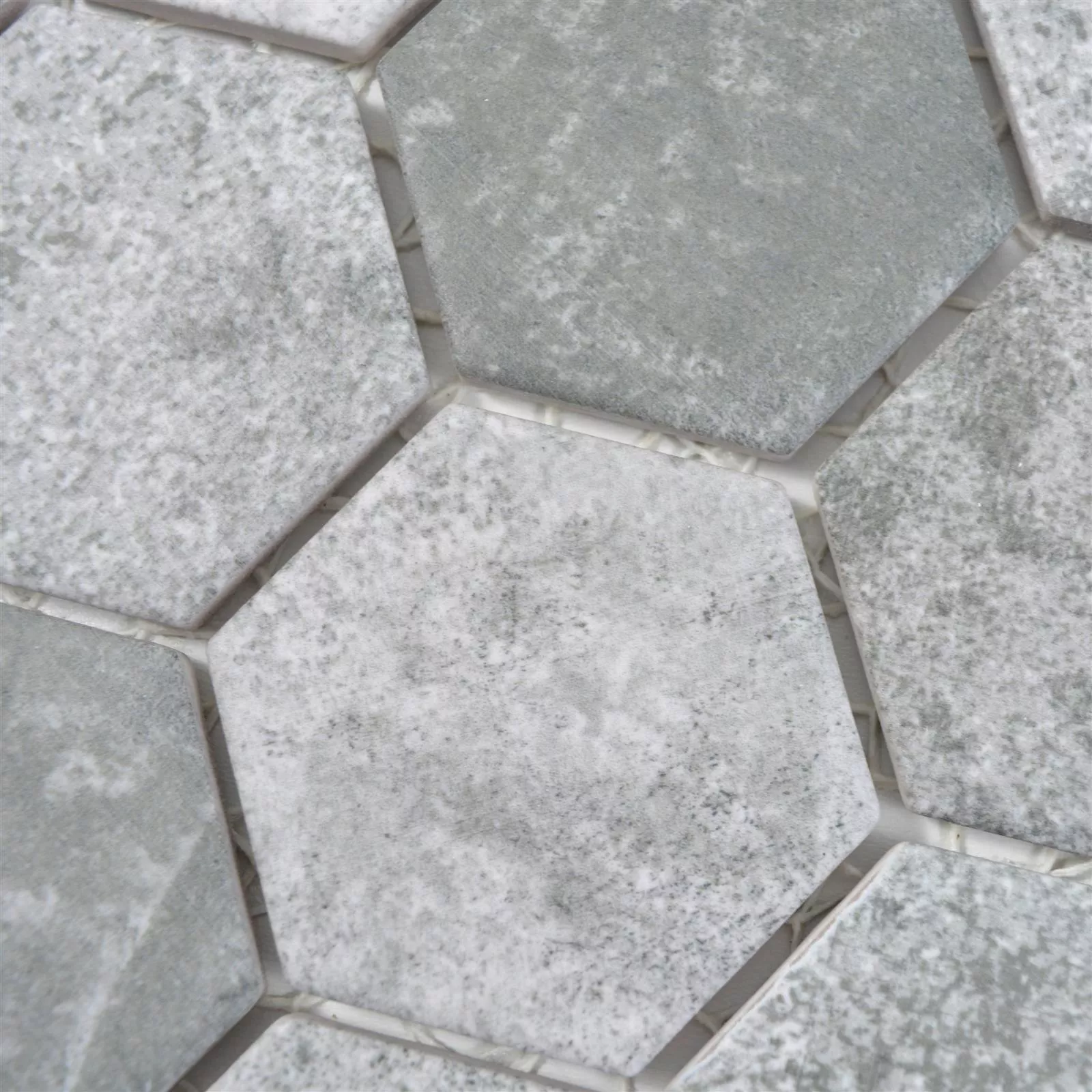 Muestra Mosaico Cerámico Comtessa Hexagonales Aspecto De Cemento Gris Oscuro